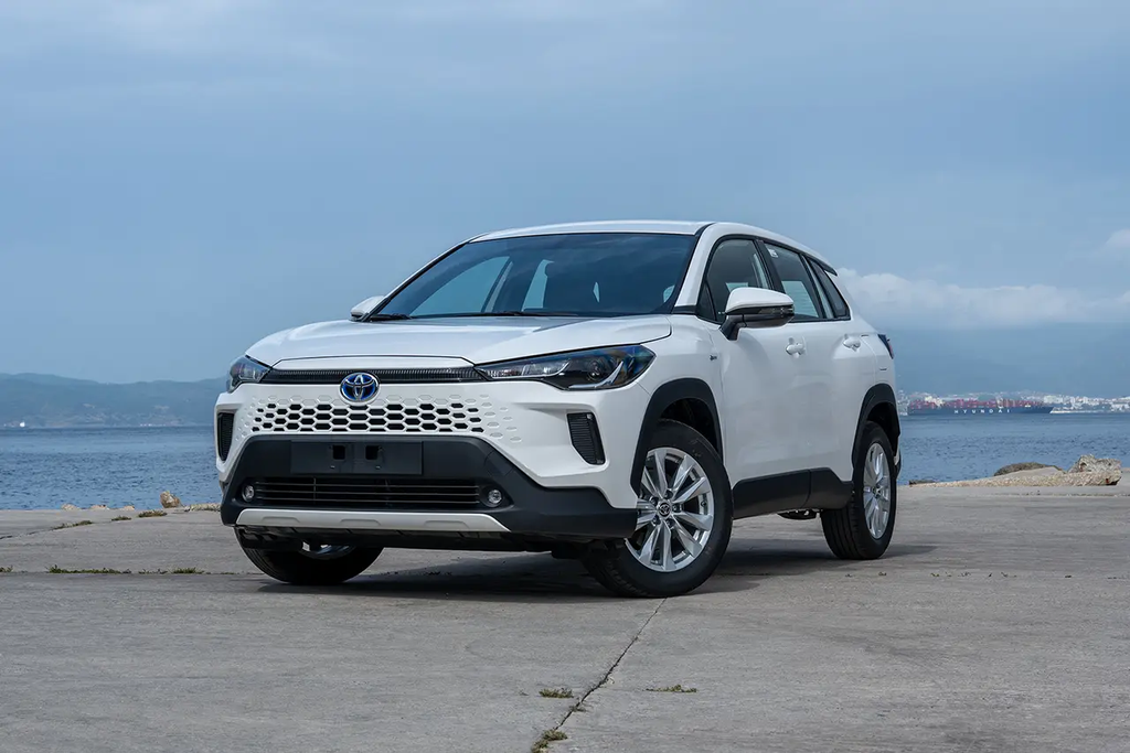 VEHICLE 4x2 (Corolla Cross 1.8) 5 seats, petrol LHD