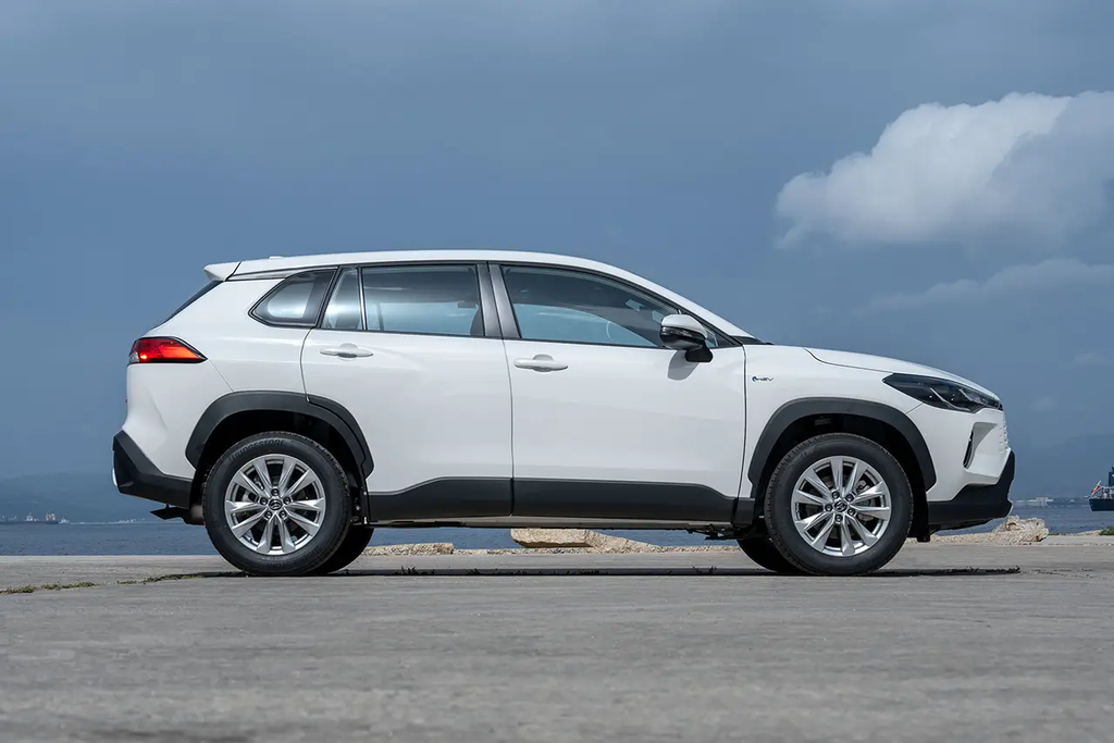 VEHICULE 4x2 (Corolla Cross 1,8) 5 sièges, essence LHD